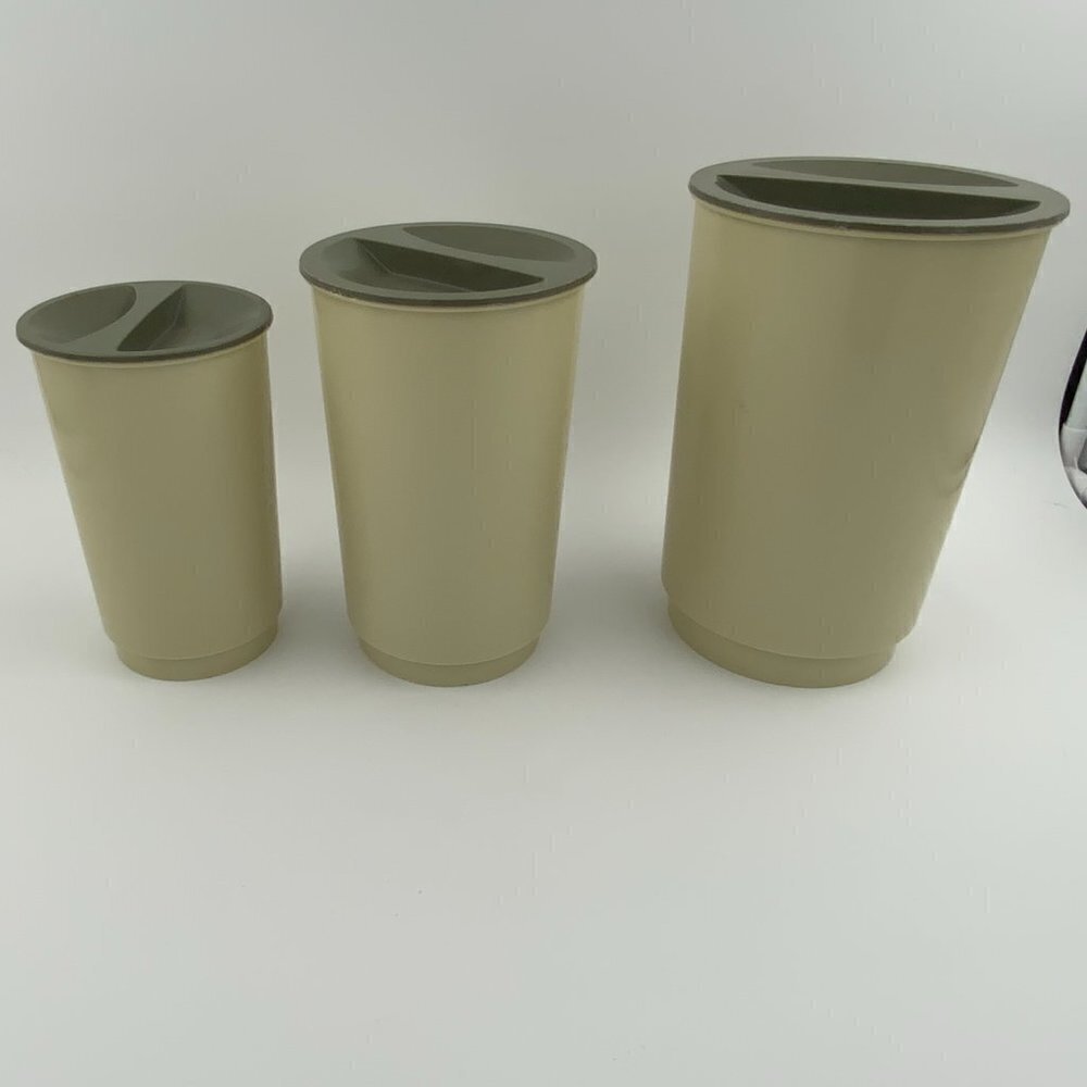 Vintage Retro 1960s 70s Set Of 3 Hard Plastic Nesting Canister Kitschy Kitchen - Picture 4 of 5